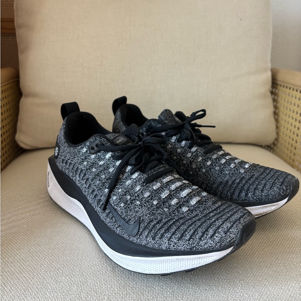Nike Women’s React Infinity Run Flyknit 4 Size 10